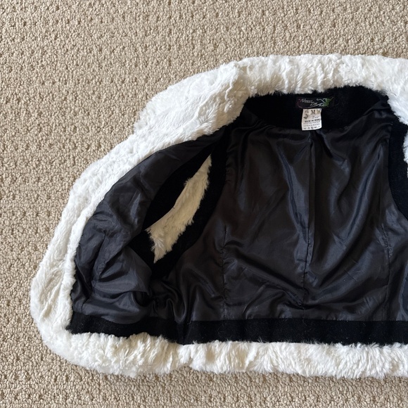 Faux suede cropped black vest with faux fur trim - Picture 4 of 6